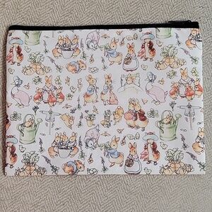 PETER RABBIT ZIPPERED POUCH